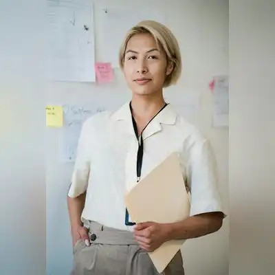 邱静